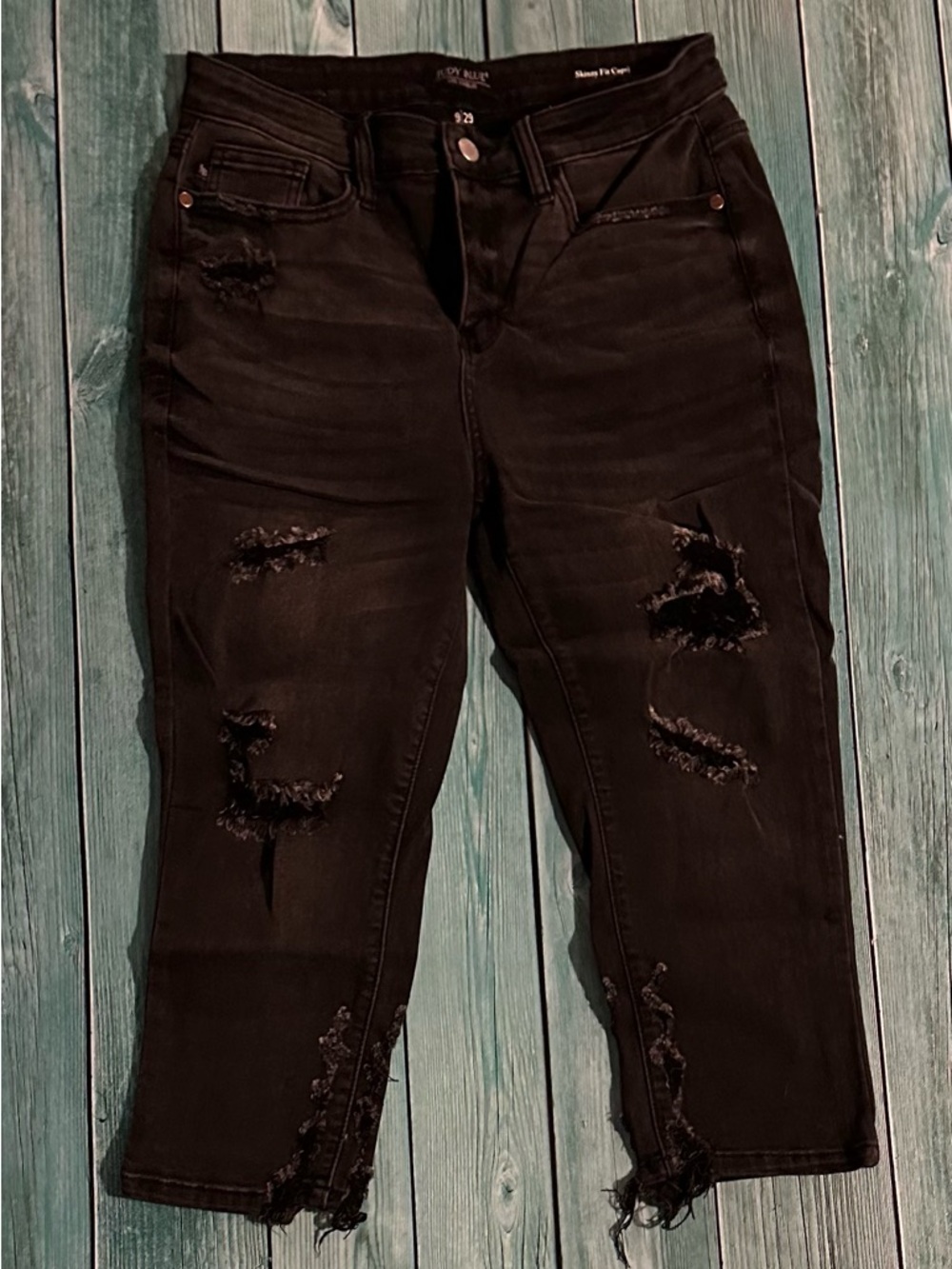 Judy Blue Jean Capris (Black)